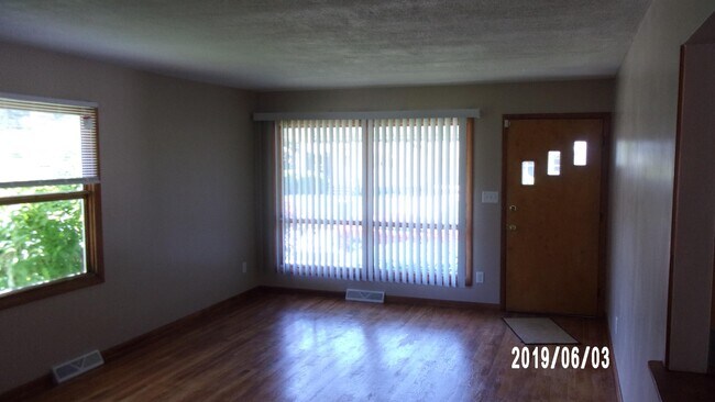 Foto del edificio - 907 Curtis Ave