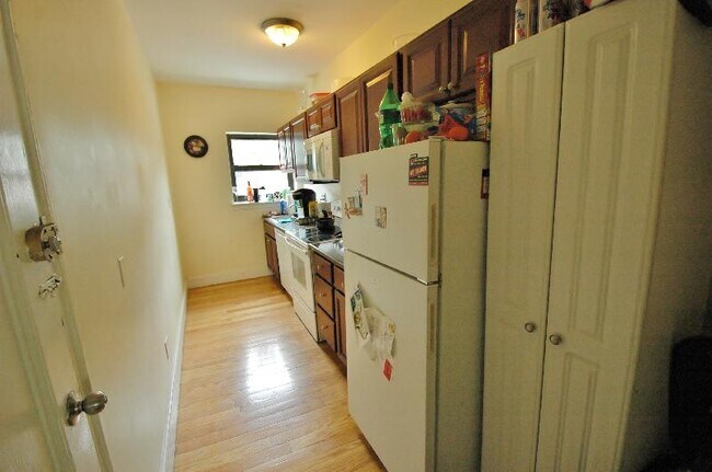 Building Photo - 106 Longwood Ave