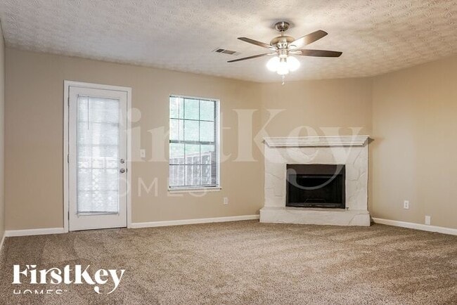 Building Photo - 3855 Willow Ridge Road