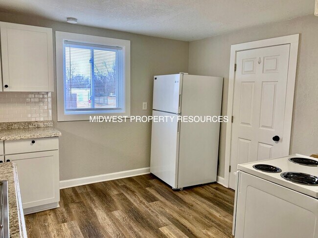 Building Photo - 2 Bedroom Bungalow in Harrisonville