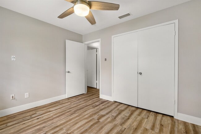 Building Photo - 25519 Many Oak Dr