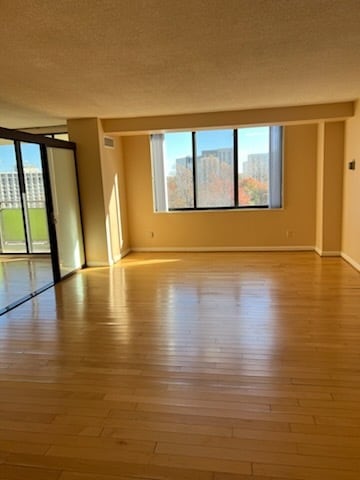 Foto del edificio - 5225 Pooks Hill Rd