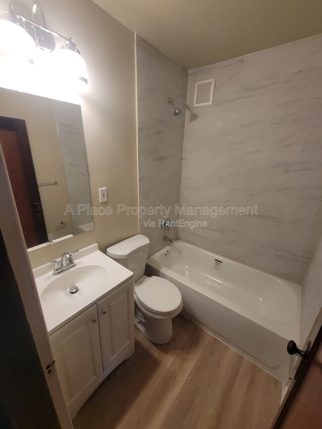 Foto del edificio - 8612 Hume Ave
