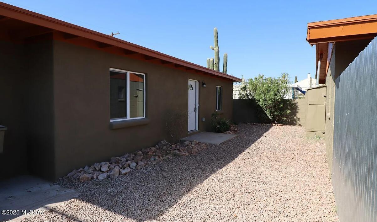 Primary Photo - 202 W Laguna St