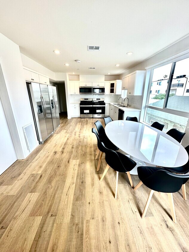 1543 W 37th Pl, Los Angeles, CA 90018 Townhome Rentals in Los Angeles