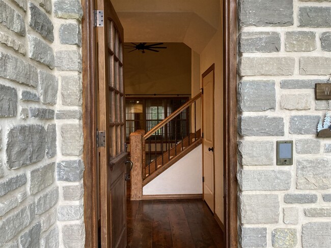 Building Photo - 4 br, 3.5 bath House - 158 Black Bear