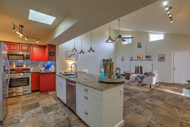 Foto del edificio - Midtown Santa Fe 3 Bed, 2 Bath, 2 Car Garage and EV Charger