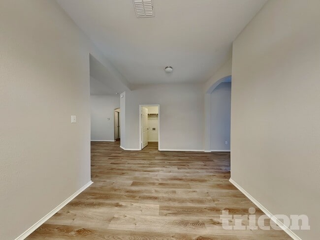 Foto del edificio - 707 Fireberry Dr