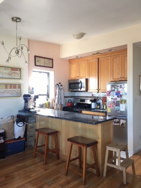 Primary Photo - 572 Henry St