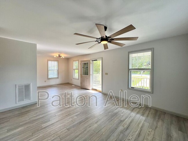 Building Photo - 130 Warren Haynes Dr