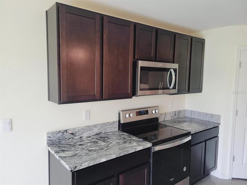 Foto del edificio - 7768 Rosewood Gdn Lp