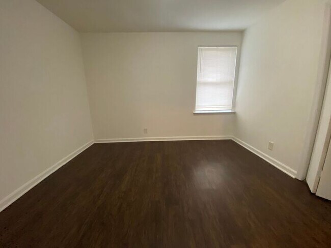 Building Photo - Duplex Unit Available Near Dickerson Pike ...