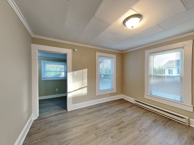 Building Photo - 113 Kingsway Dr