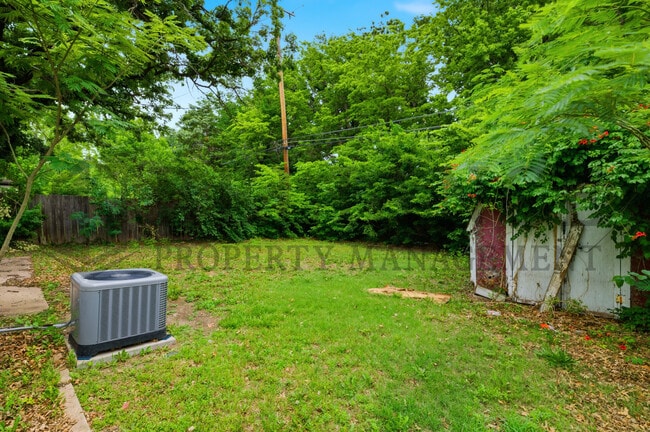 Building Photo - 1458 N Old Manor Rd