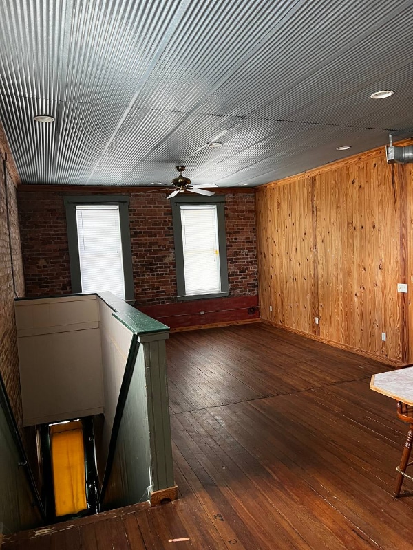Building Photo - 1043 S Pine St