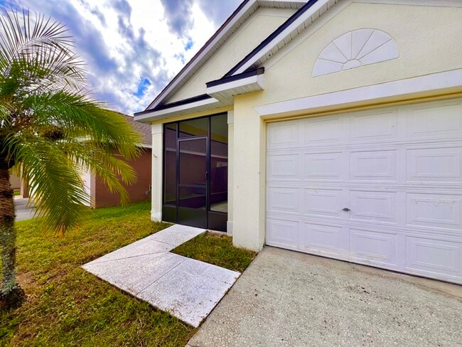 Building Photo - Beautifully Updated 4 bed 2 bath 2 car gar...