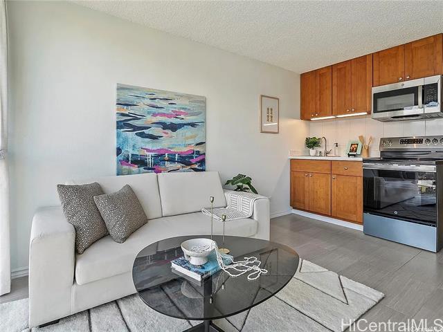 Building Photo - 2211 Ala Wai Blvd