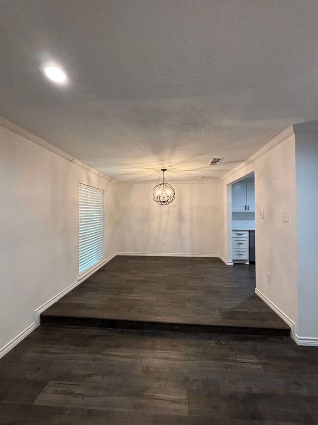 Foto del edificio - 6164 Waco Way