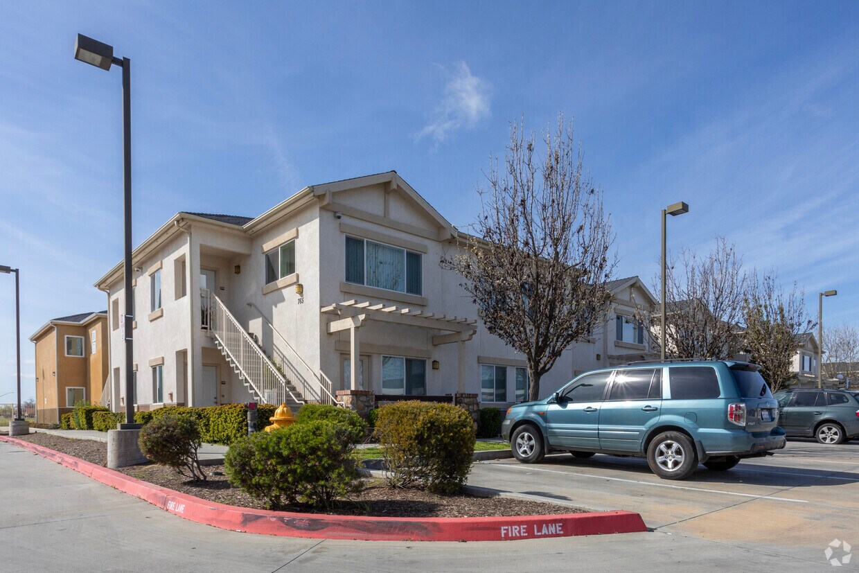 Building Photo - Madera Family Apartments II
