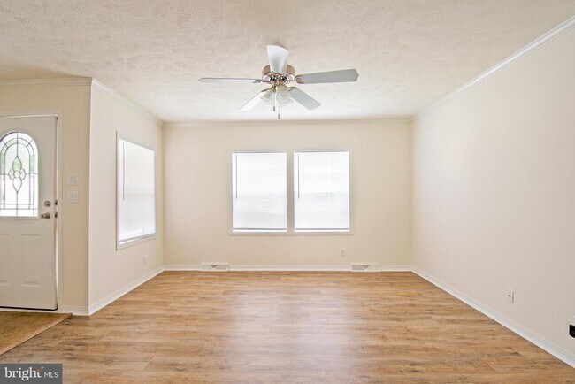 Foto del edificio - 192 Daffodil Dr