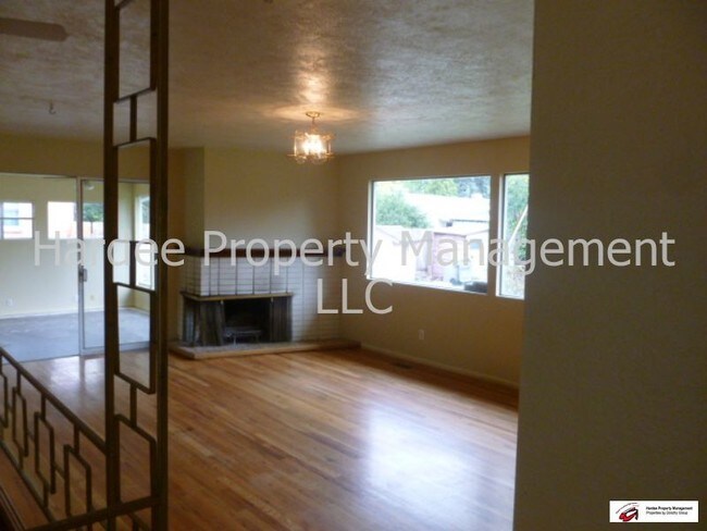 Building Photo - 6904 W Brentwood Dr