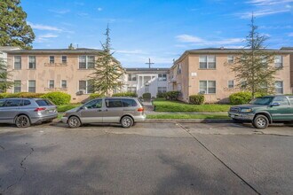Building Photo - 3339 Stocker St W