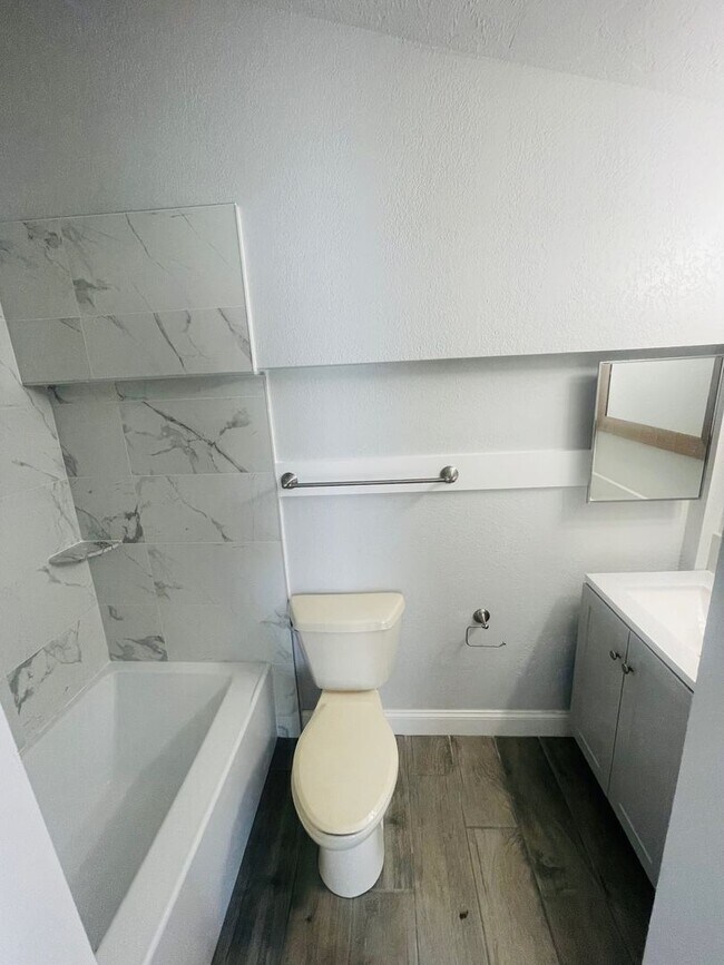 Foto del edificio - 1006 13th Ave W