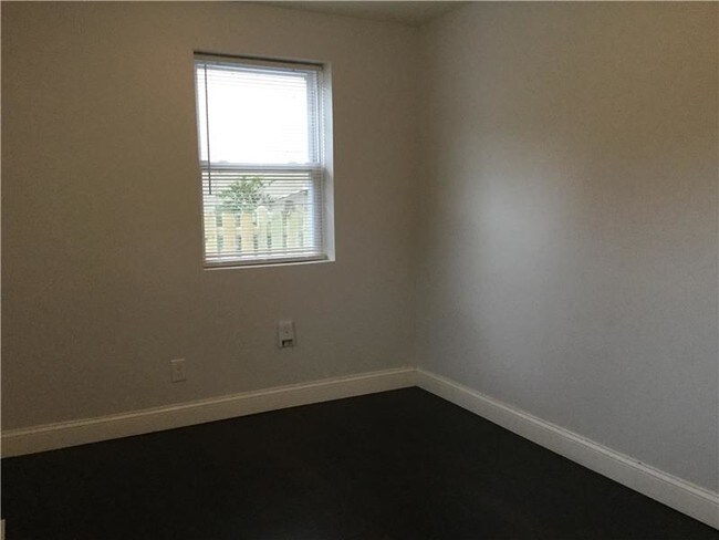 Foto del edificio - 1316 Bullens Ln