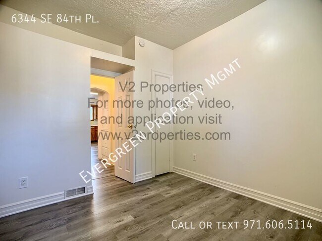 Building Photo - Desirable 2BD/1BA Home with Large Kitchen ...