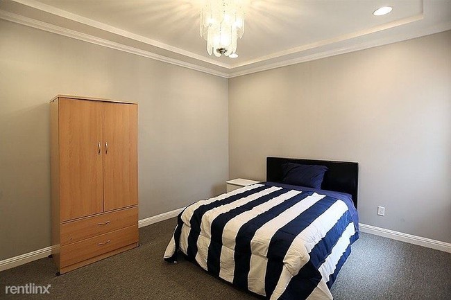 Building Photo - 4 br, 1.5 bath Apartment - 235 Lincoln Way