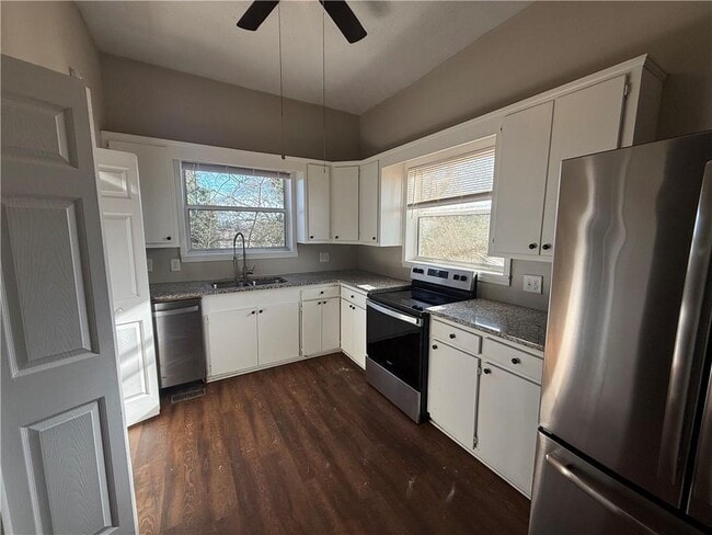 Building Photo - 2 Myrtle Dr