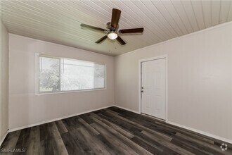 Building Photo - 5726 Kenwood Dr