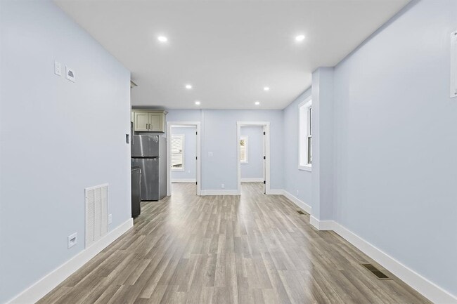 Building Photo - 392 Palisade Ave