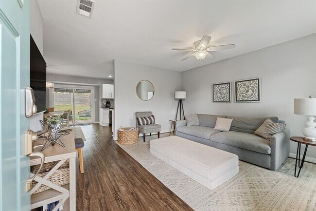Building Photo - 8508 Bradford Dr
