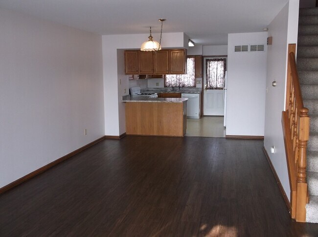 Building Photo - 121-157 Wycliffe Dr