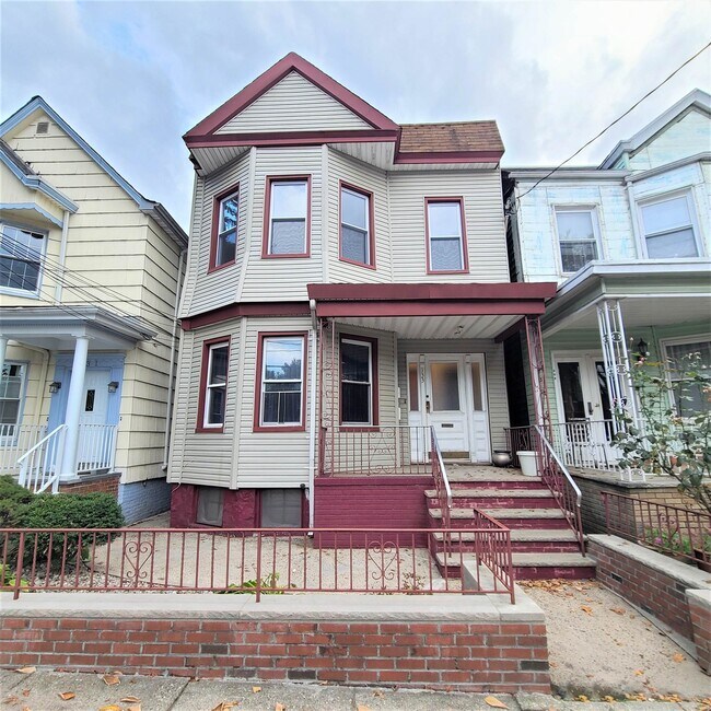 133 Sherman Pl, Jersey City, NJ 07307 Room for Rent in Jersey City