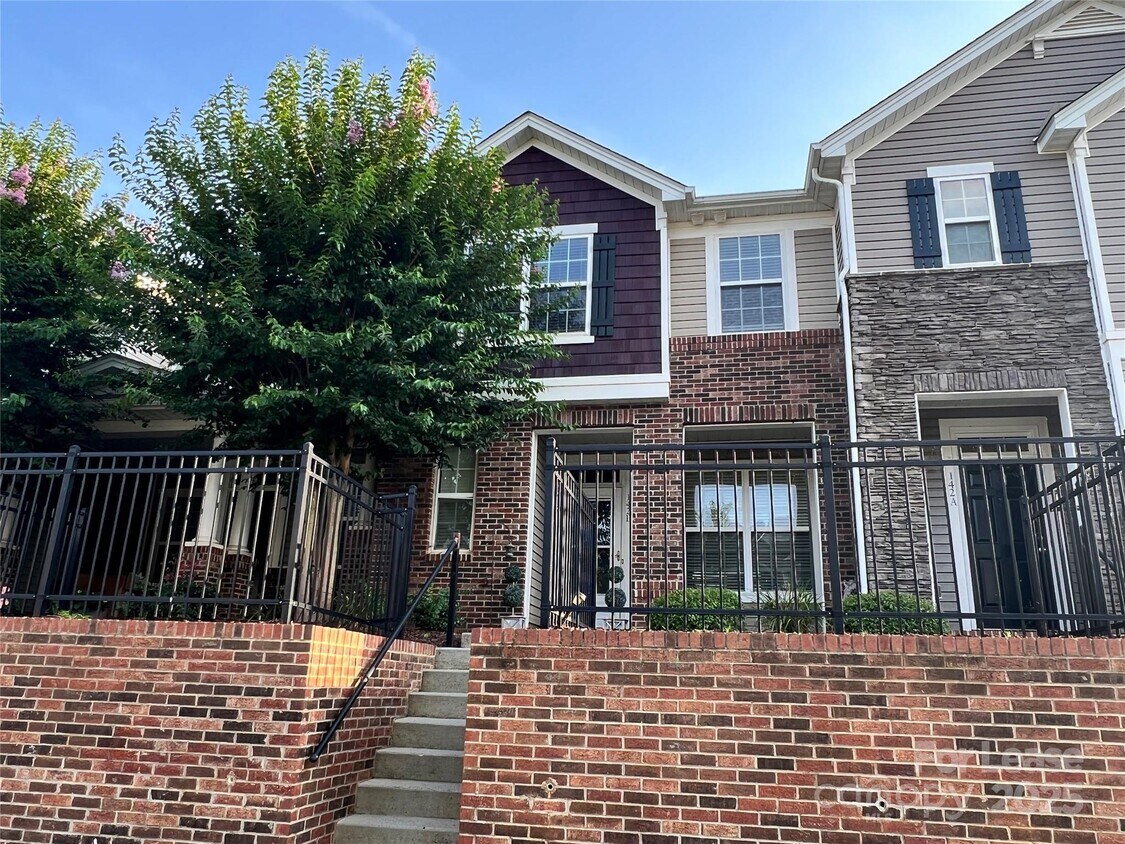 Foto principal - 142 Silverspring Pl