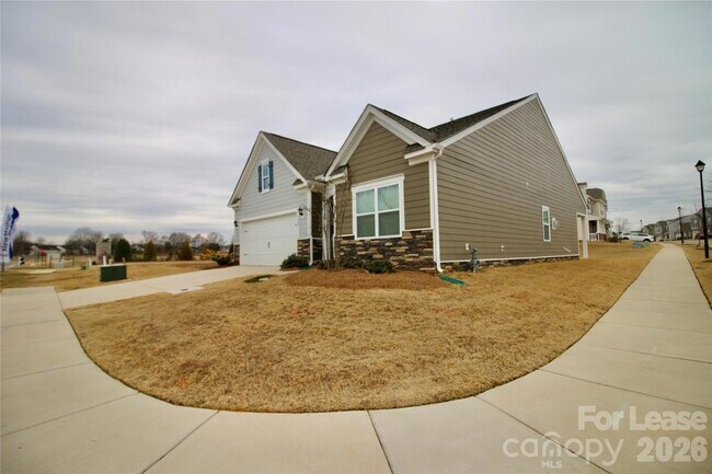 Foto del edificio - 1121 Secrest Cmns Dr