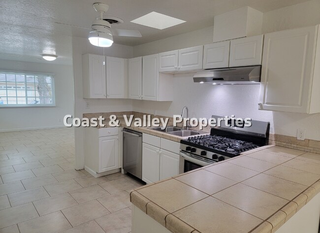 Building Photo - SPACIOUS HOUSE IN SOUTH SALINAS FOR RENT!!!