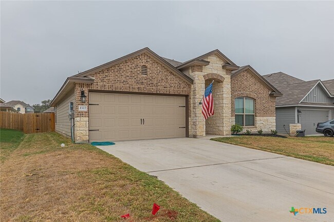 Building Photo - 2317 Aylesbury Dr