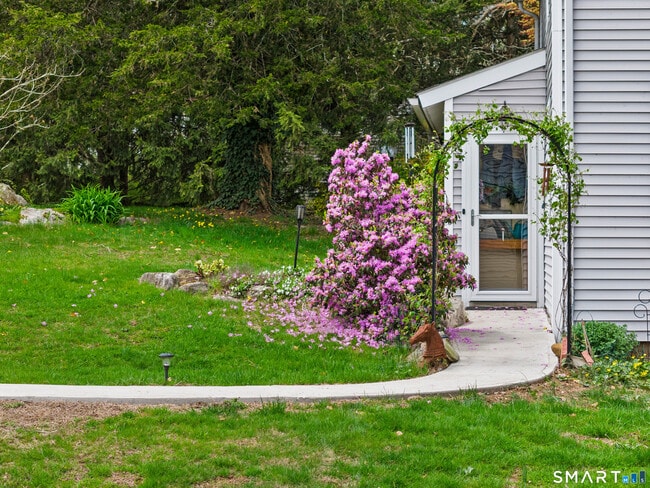 Building Photo - 46 Main St