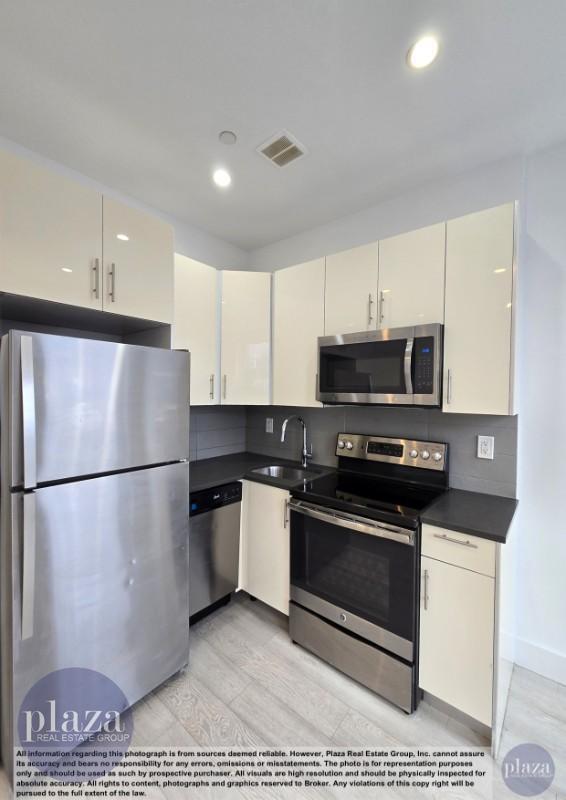 Foto del edificio - 2 bedroom in Brooklyn NY 11221