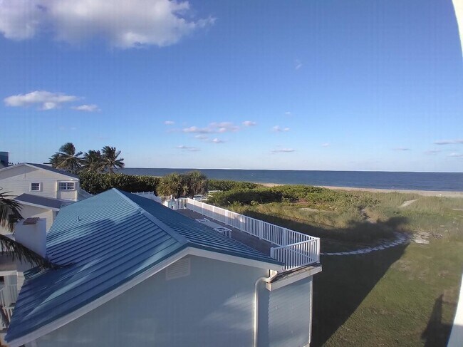 Building Photo - 612 S Ocean Dr