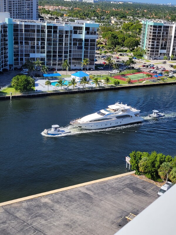 Foto del edificio - 3800 S Ocean Dr