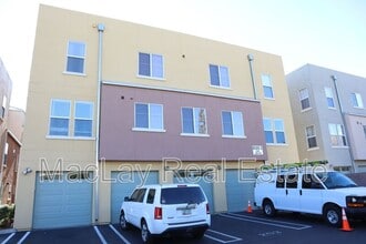 Building Photo - 706 E Washington St