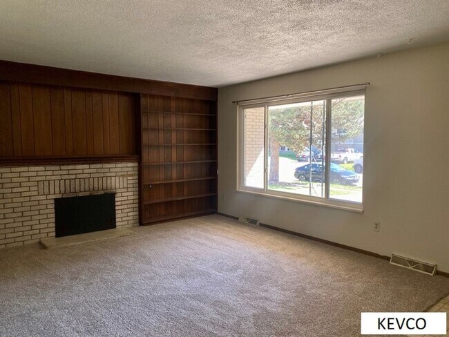 Building Photo - Four Bedroom Single Family Home with Large Backyard