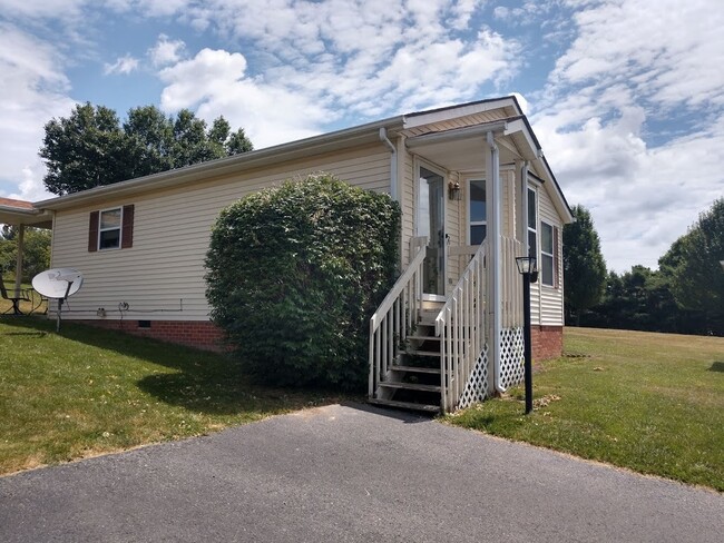 Building Photo - Christiansburg 2 Bedroom Available for rent