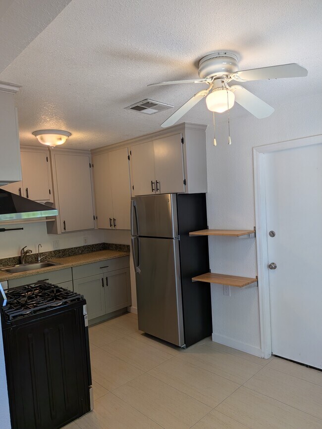 Foto del edificio - 3902 Elkhorn Blvd