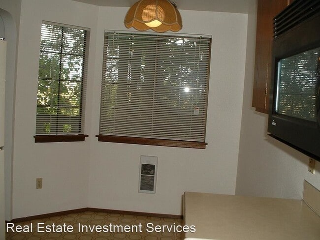 Building Photo - 2 br, 2 bath Apartment - 3731 S Orchard St...
