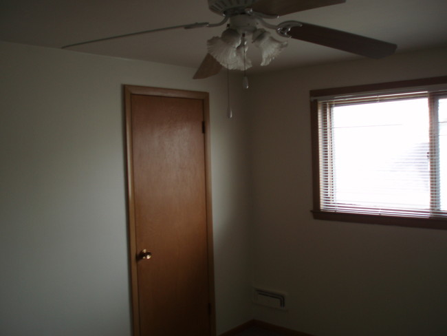 North Bedroom - 129 S 76th St